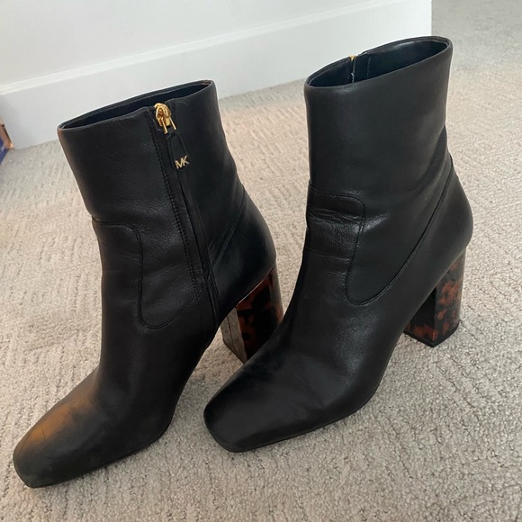 MICHAEL KORS LEATHER ANKLE BOOTS - Picture 3 of 7